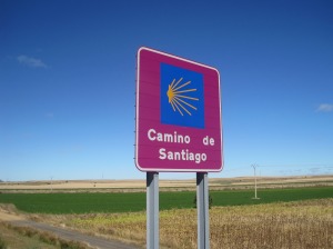 Cartel del Camino junto carretera a Carrión